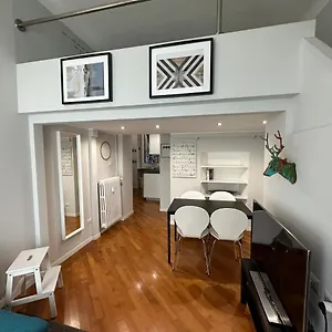Apartament Lovely Flat In Early 20th Century Building, Mediolan